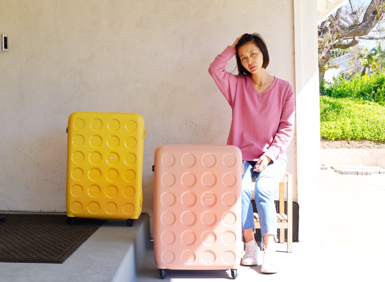 LOJEL Vita Collection 有別於先前的沈穩顏色，2019春季新品以陽光粉嫩色調為時尚旅行添加色彩。