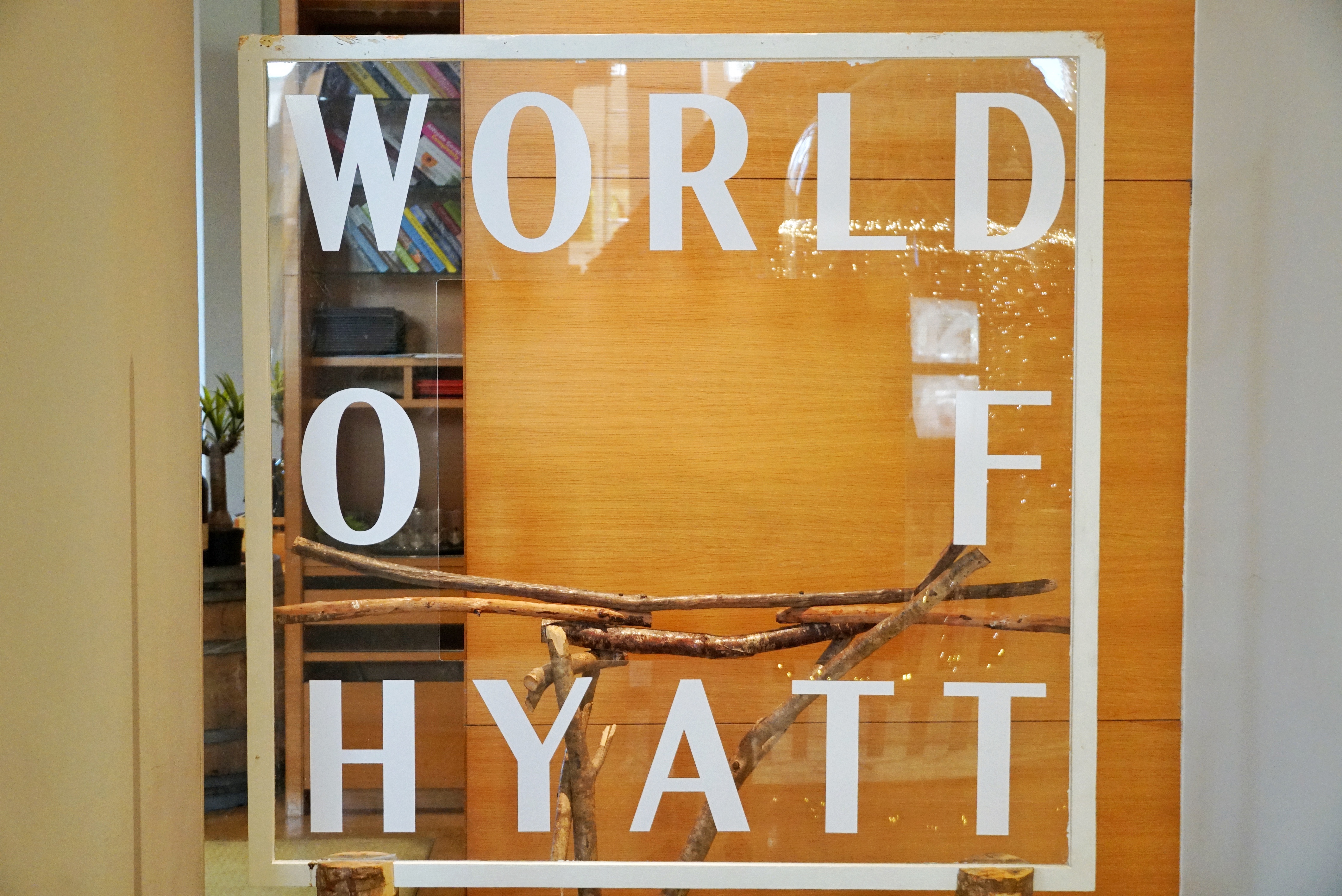 加入 World Of Hyatt 可以享有10％用餐折扣且能累積點數，享有會員專屬訂房價。